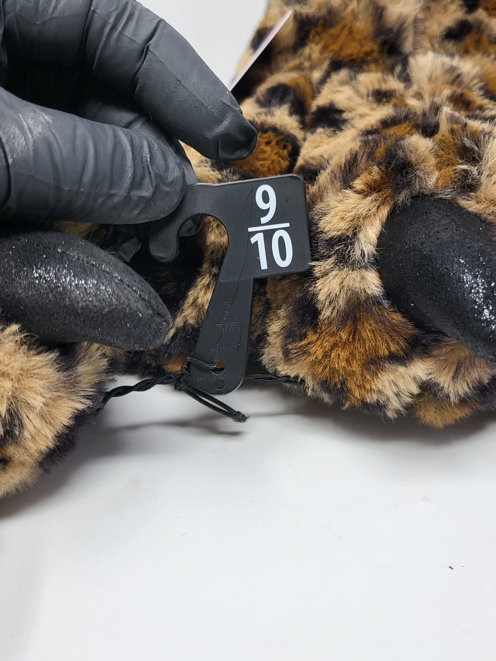 Feetmoji Leopard Slippers - Picture 3 of 6